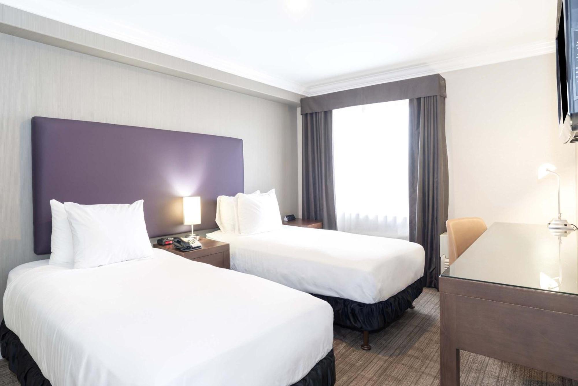 Sandman And Hotel 3*
